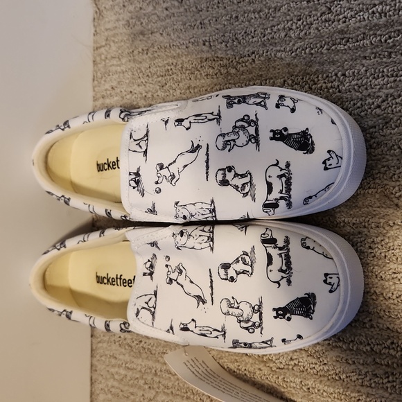 Bucketfeet Dog Slip Ons 7.5 NWT - Picture 1 of 2